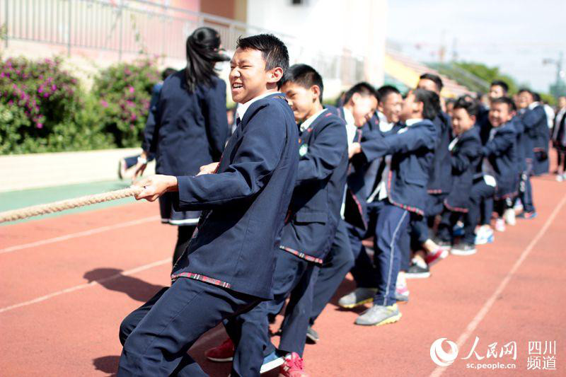 四川西昌航天学校丰富多彩的健康教育活动。(朱虹 摄)